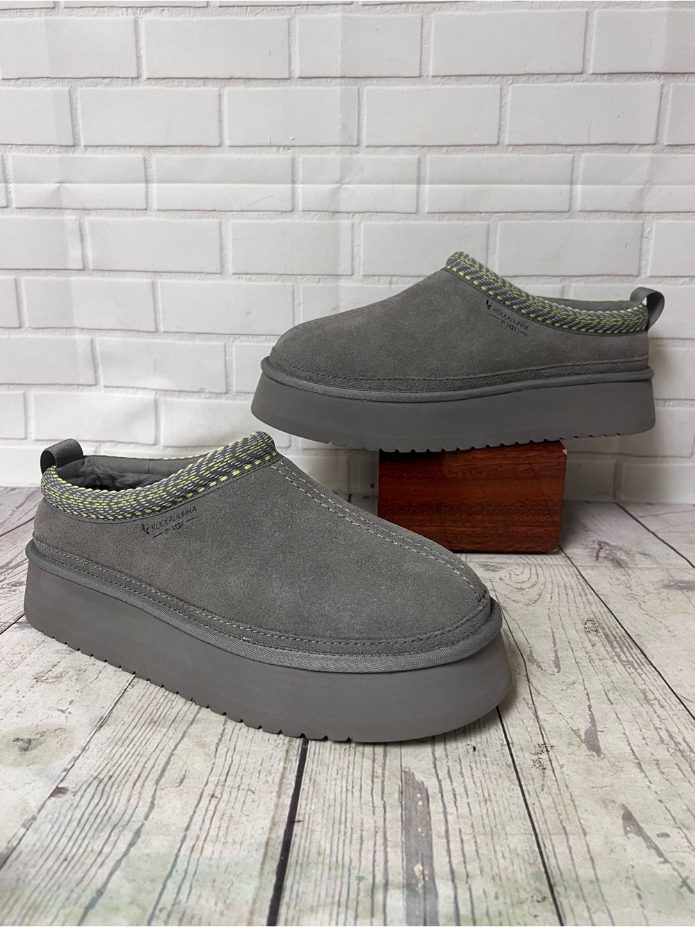 Koolaburra by UGG Burree Grey Suede Platform Slippers Clogs Mules Size 9 New